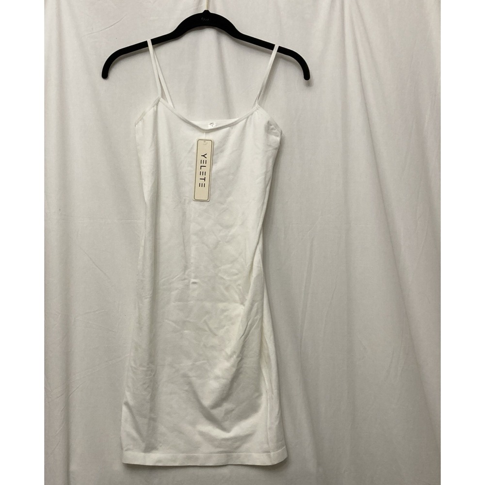 NWT Yelete Women's White Solid Seamless Camisole Top - Plus Size (One Size)